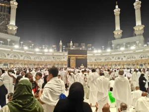 الطواف داخل المسجد الحرام ليلًا
