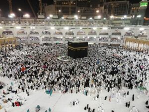 الطواف حول الكعبة ليلًا