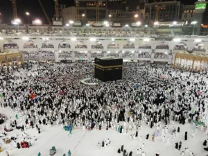 الطواف حول الكعبة ليلًا