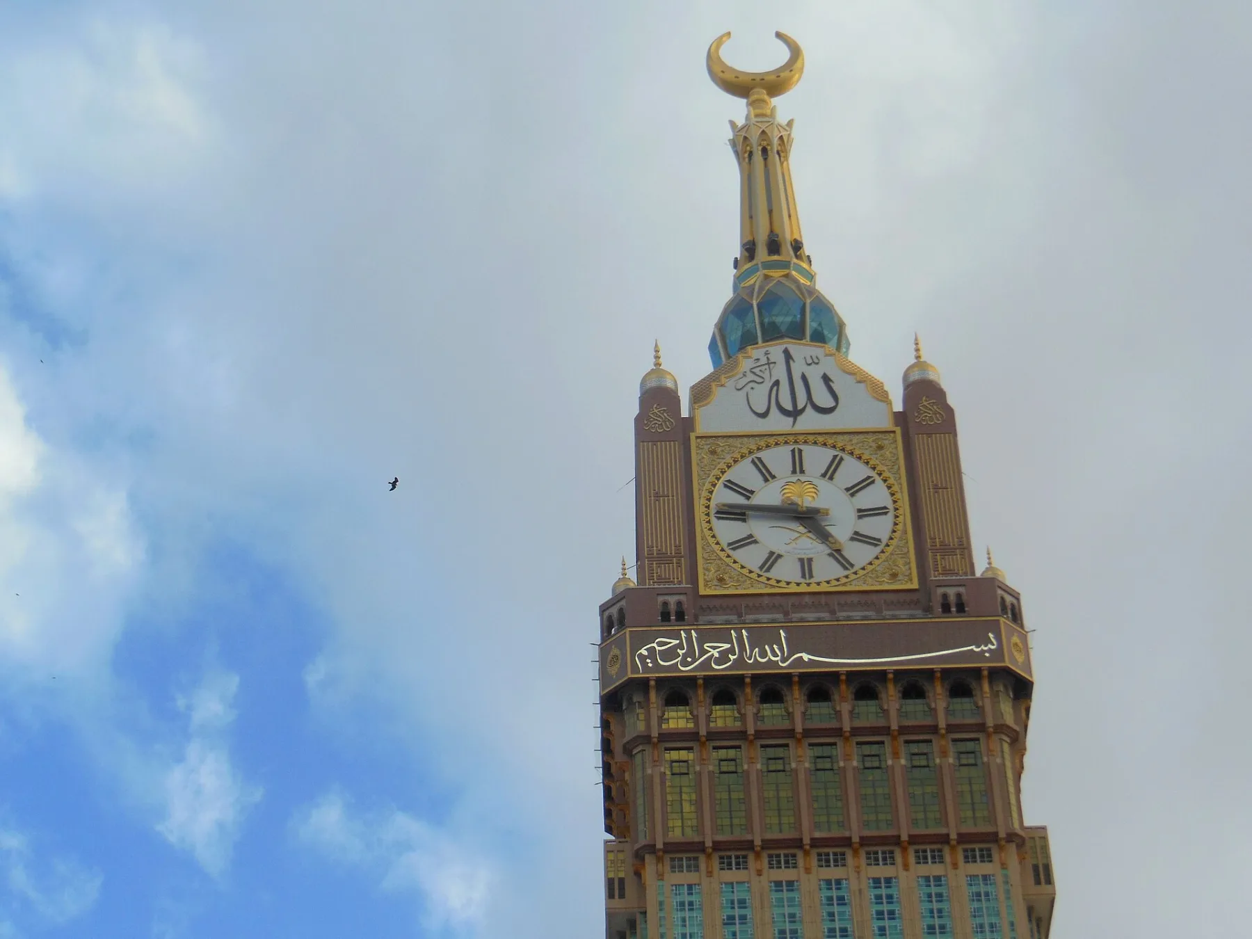 ساعة مكة — صورة تعريفية لموقع تايم ربا للأجنحة