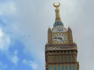 ساعة مكة — صورة تعريفية لموقع تايم ربا للأجنحة
