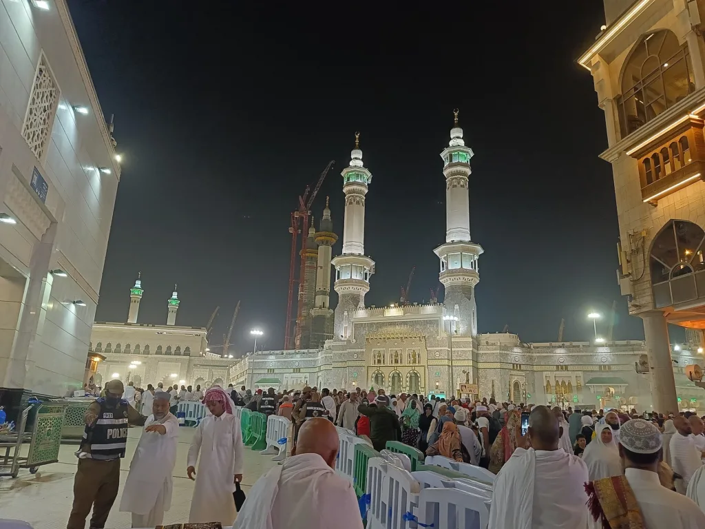 المسجد الحرام ليلًا — صورة تعريفية لموقع نوازي تاورز
