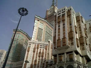 أبراج البيت من الأسفل — صورة تعريفية لموقع المروة ريحان من روتانا