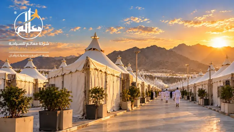 صفوف خيام منى البيضاء من مستوى الأرض