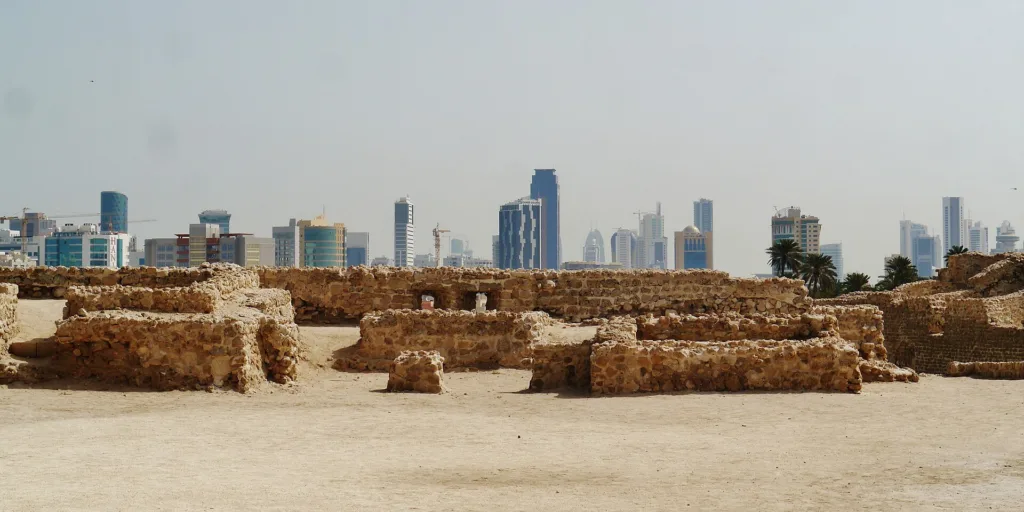 تأشيرة البحرين للمصريين — Manama Qal'at al-Bahrain Courtyard & Skyline 1
