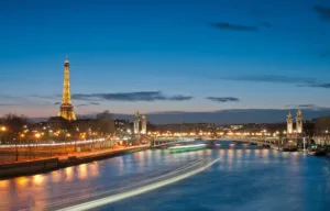 تأشيرة أوروبا شنغن للمصريين — Eiffel Tower and Pont Alexandre III at night