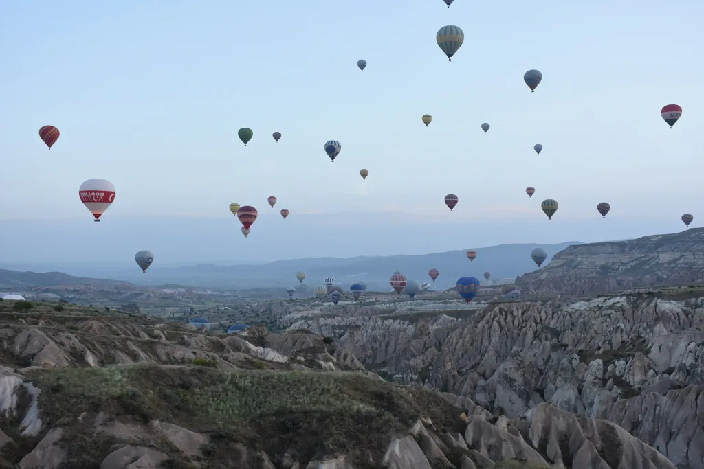 تأشيرة تركيا للمصريين — Hot air balloons over valleys near Göreme, Cappadocia at dawn 2