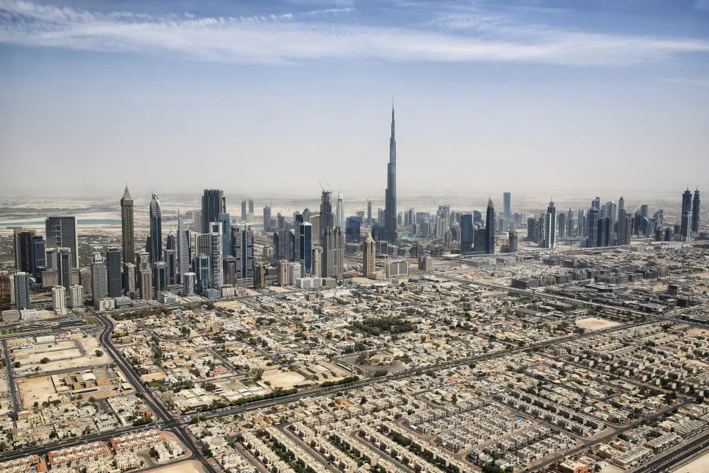تأشيرة الإمارات للمصريين — Dubai Skyline mit Burj Khalifa (18241030269)