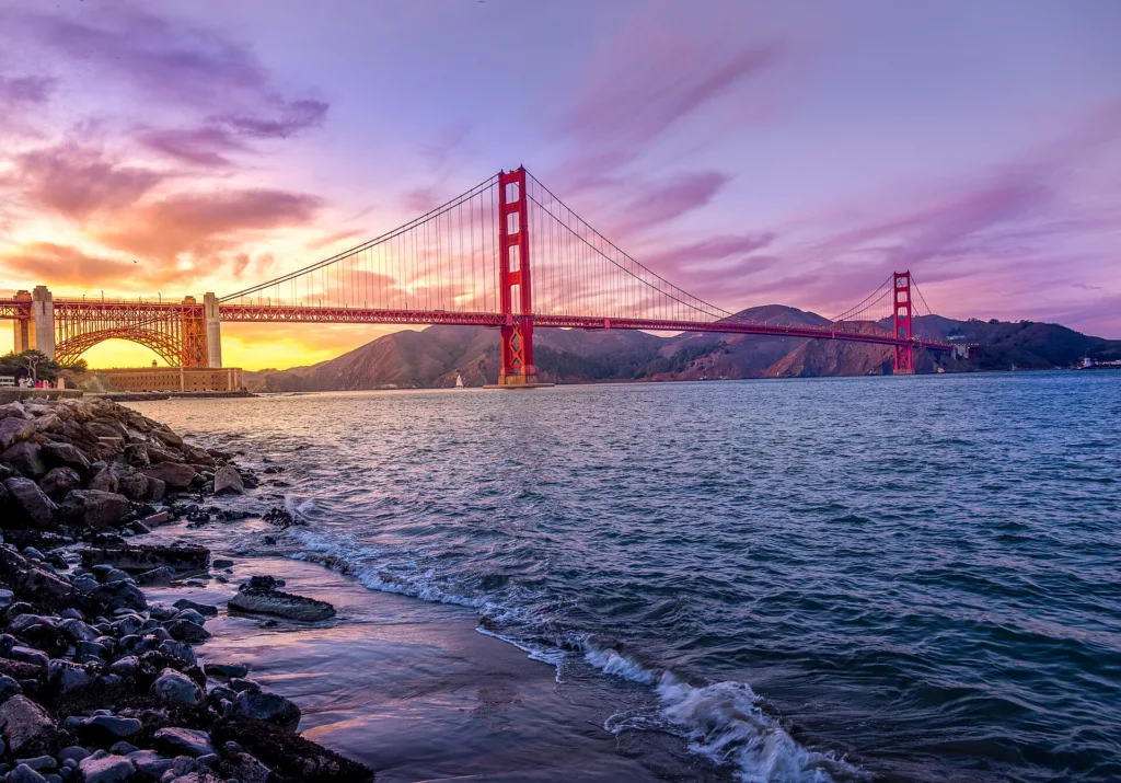 تأشيرة أمريكا للمصريين — Golden Gate Bridge at Purple sunset